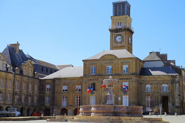 L'Hôtel de Ville de Charleville-Mézières, sur la Place Ducale.