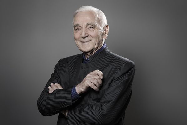 Le chanteur Charles Aznavour lors d'une séance photos à Paris, le 16 novembre 2017.