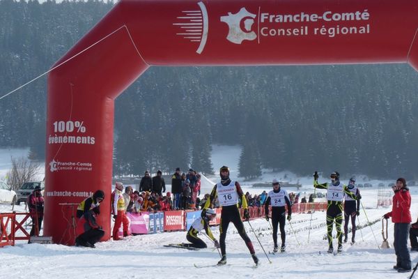 L'arrivée de la Transjurassienne en 2012 à Mouthe par un froid glacial et un vent sibérien 