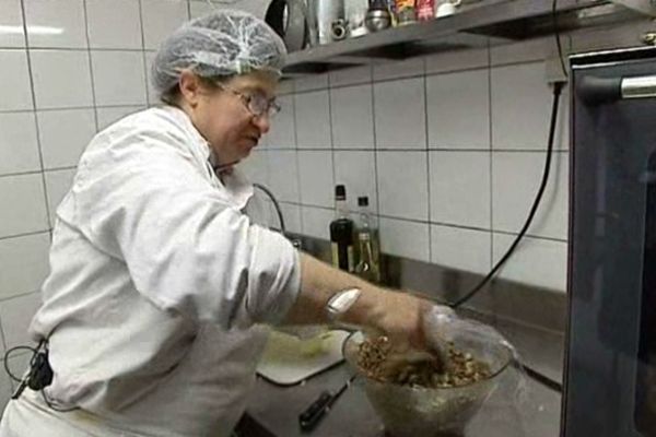 Betty est dès 5h30 le matin dans sa cuisine pour préparer ses repas.