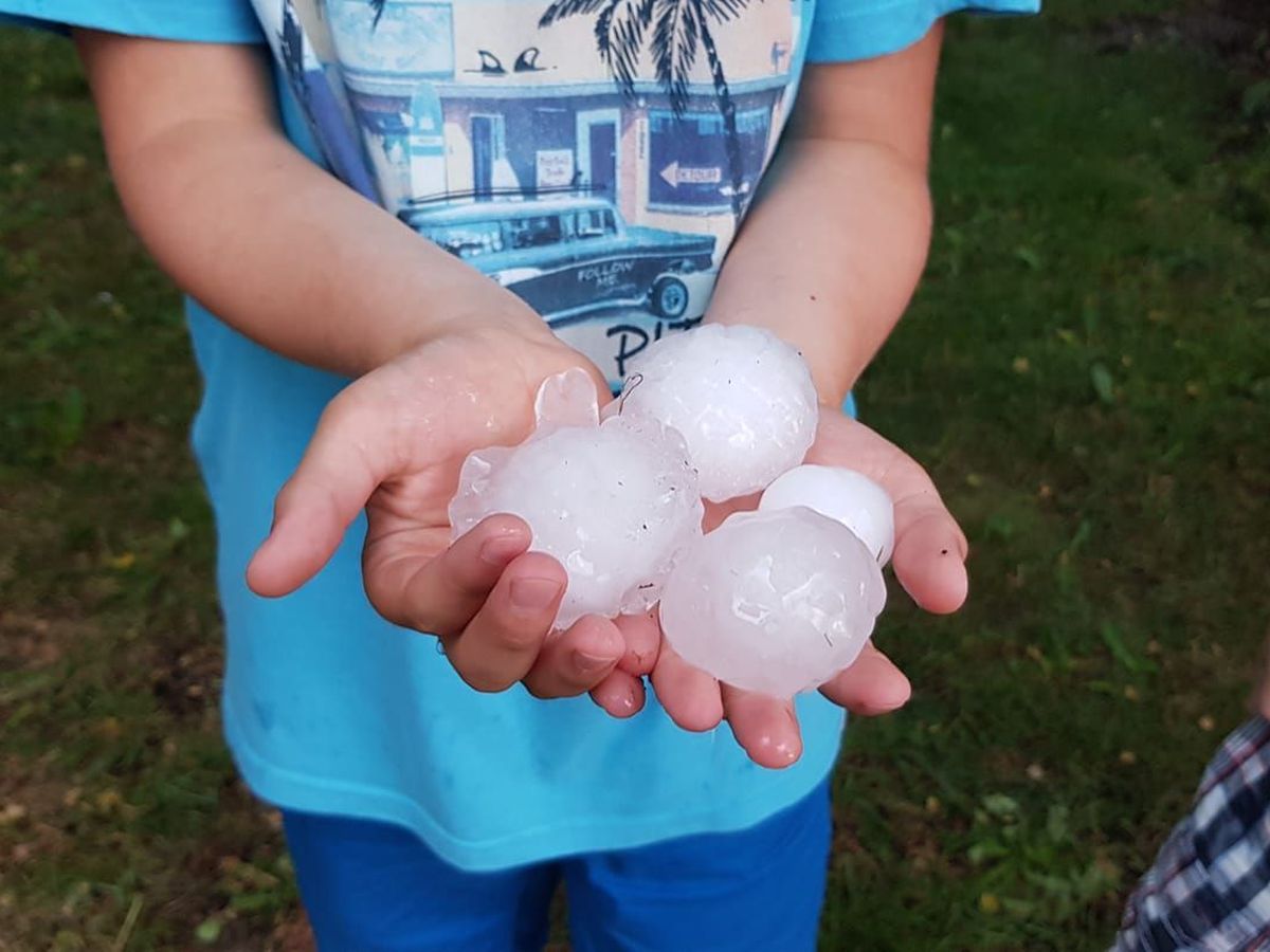 Meteo Un Orage De Grele S Abat Sur La Region De Clermont Ferrand