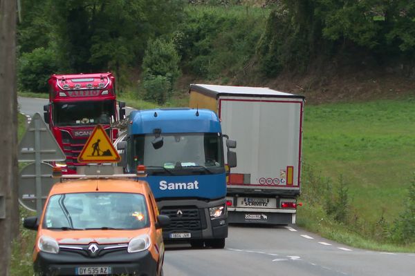 450 camions empruntent chaque jour la RN 134 en Vallée d'Aspe. 