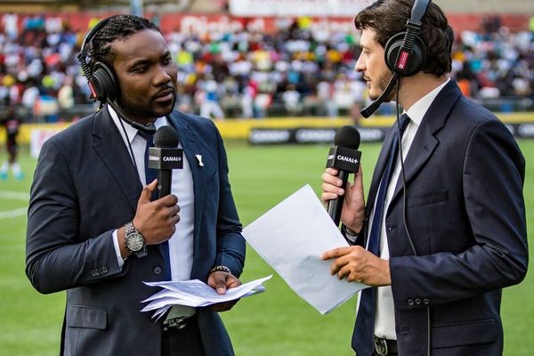 Rudy güzman (à droite) lors d'un match pour Canal +