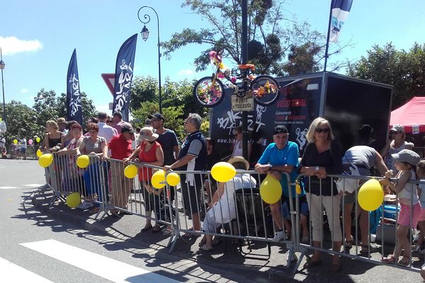 Les coureurs partent de Blagnac peu après 13h ce samedi 15 juillet. Direction l'Aveyron via le Tarn.