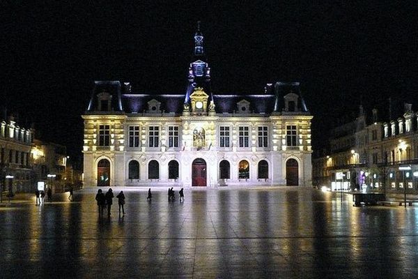  Le maire de Poitiers demande un couvre-feu