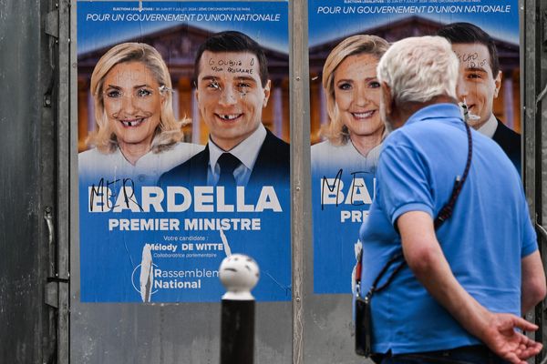 Une affiche du Rassemblement National à Paris, le 30 juin, lors du premier tour des législatives anticipées.