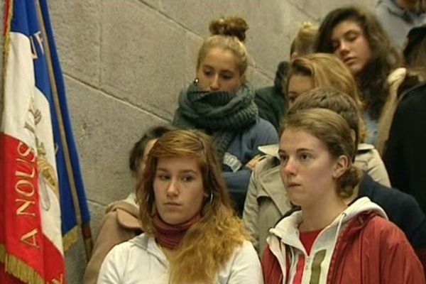 Au lycée Duclaux à Aurillac, les célébrations de l'armistice sont prises au sérieux par les lycéens à l'occasion du centenaire de la première guerre mondiale.