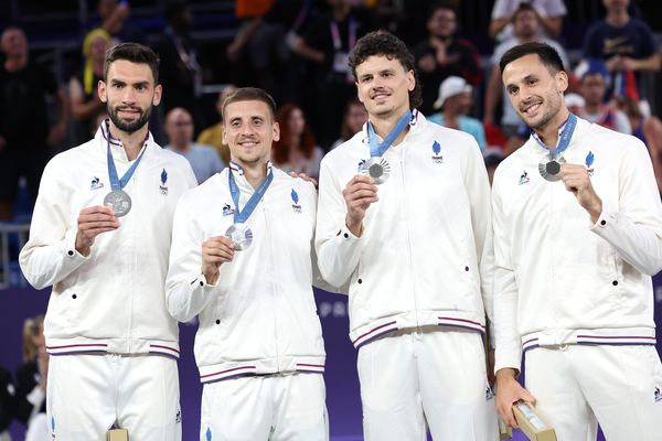 Les Français ont décroché l'argent au basket 3x3 aux Jeux Olympiques 2024.