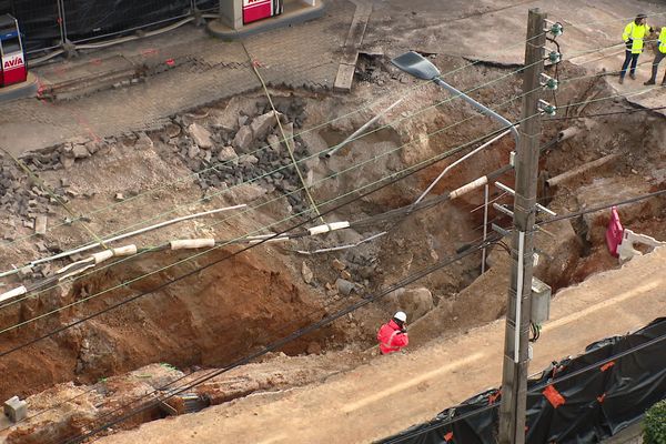 Au plus fort des travaux, la taille de la cavité qui s'était formée rue de Vesoul est impressionnante