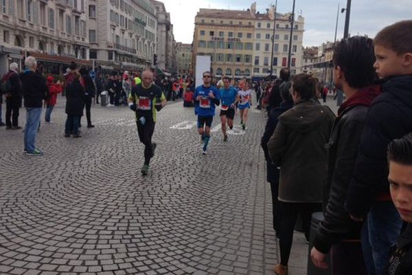 Plus de 10 000 passionnés ont pris ce matin le départ de l'un des trois parcours de la 3e édition du Run In Marseille