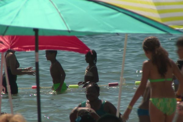 Des familles venues de la région lyonnaise ont profité du soleil et de la mer à Frontignan dans l'Hérault, grâce au Secours Populaire.