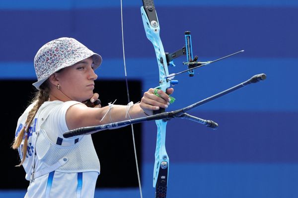 Grâce à sa victoire lors de la petite finale des JO de Paris, Lisa Barbelin devient la première archère française à décrocher une médaille olympique, en bronze.