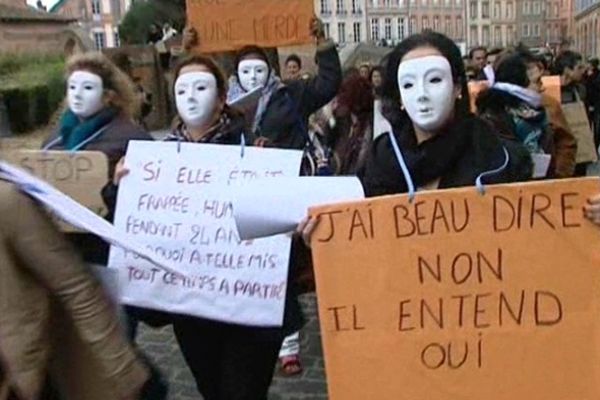 A toulouse ce samedi 400 personnes manifestent contre les violences faites aux femmes