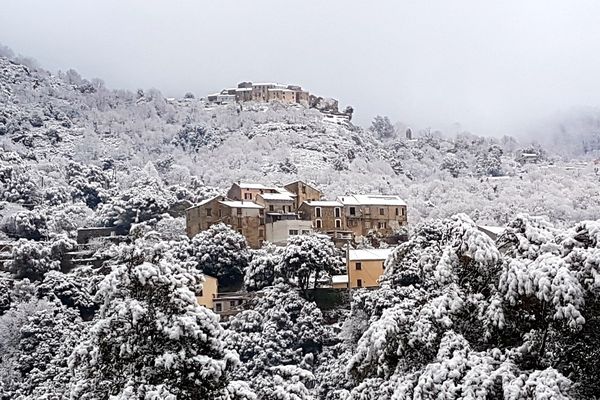 Volpajola, l'hiver, sous la neige.