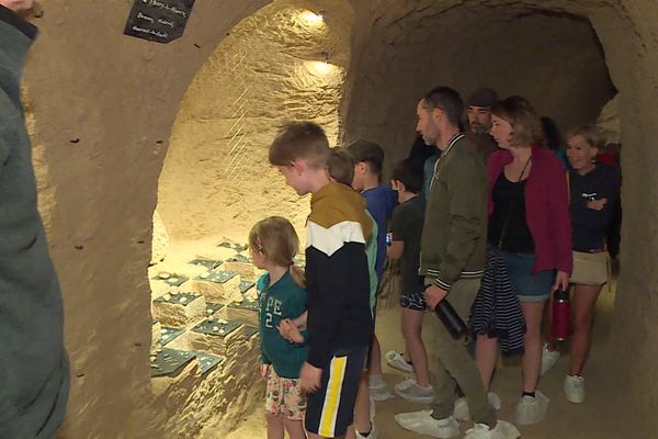 La Cave aux Coquillages, à Fleury-La-Rivière, propose de se plonger dans notre histoire en descendant sous terre.