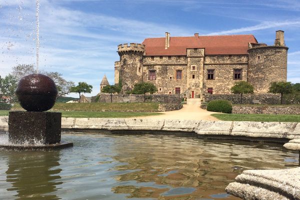 Une campagne de financement participatif a été lancée sur le site de la Fondation pour les Monuments Historiques pour permettre la restauration du Château de Saint-saturnin, dans le Puy-de-Dôme.