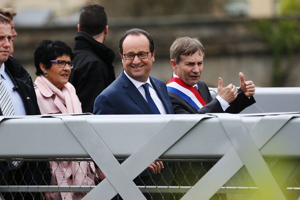 Le président de la République, François Hollande, et le député-maire (PS) d'Alençon Joaquim Pueyo ce jeudi 4 mai