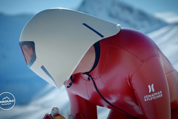 À 32 ans, Simon Billy détient le record du monde de ski de vitesse avec 255,50 km/h au compteur.