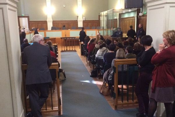 La salle du tribunal avant le verdict à Limoges du procès de cette mère de famille accusée d'avoir tué son mari