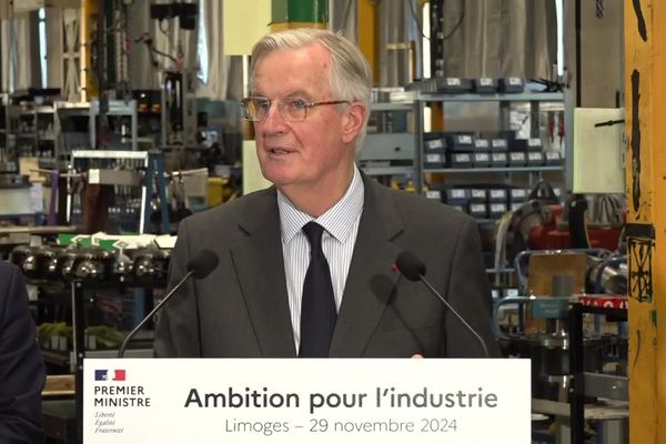 Le premier ministre Michel barnier en visite sur le site de Texelis à Limoges ce vendredi 29 novembre 2024.