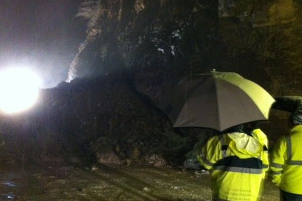 2000 m3 de pierre sont tombés sur la route