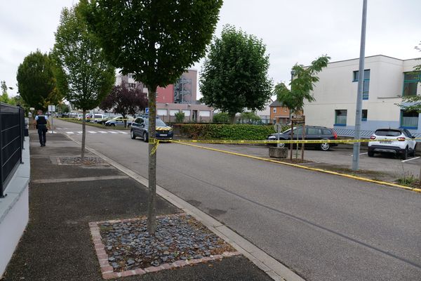 Un important dispositif de sécurité mis en place autour de l'école Alexandre Dumas de Volgelsheim ce lundi 20 septembre