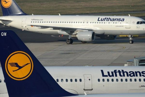 La compagnie aérienne allemande Lufthansa va supprimer près de 600 vols allemands et intra-européens jeudi