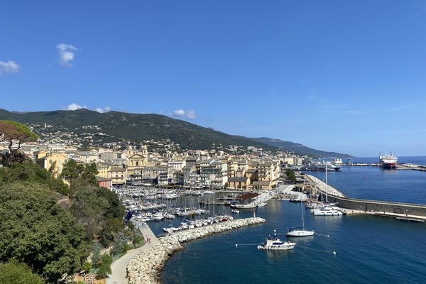 Le vieux-port de Bastia.