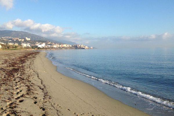 Plage de l'Arinella à Bastia (Haute-Corse). 