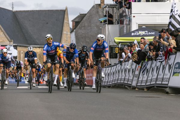 Sprint serré à l'arrivée pour les deux coureurs de l'équipe Alpecin Deceuninck. L'Italien Jakub Mareczko l'emporte devant Simon Dehairs.