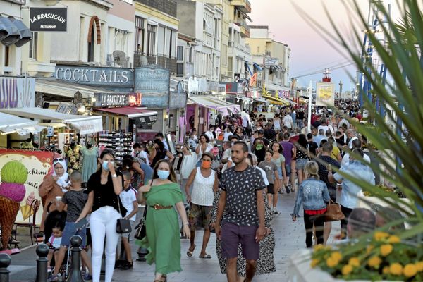 Palavas-les-Flots, août 2020. Pendant le deuxième confinement, tous les commerces dits non essentiels seront fermés. 