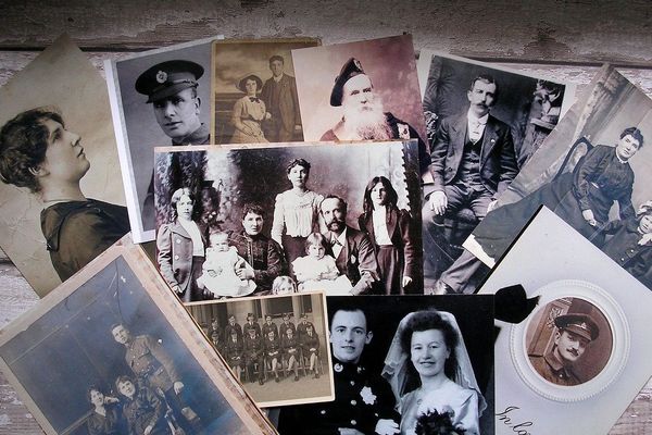 Des carnets, des photos, des traces du passé... Faites vous partie de ceux qui se passionnent pour leur histoire familiale ?