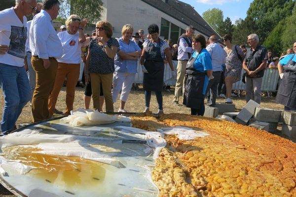 La tarte Tatin réalisée en 2018 à Lamotte-Beuvron avait manqué de peu le record du monde de la plus grosse pâtisserie.