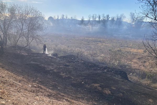 Un incendie est en cours à Rivesaltes, mercredi 3 juillet 2024.