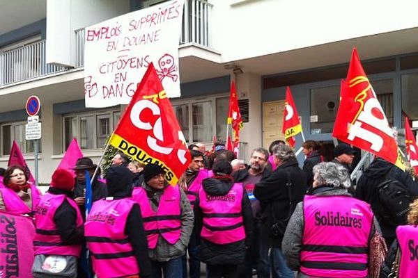 Les agents des douanes sont appelés à faire grève mardi 21 janvier 2014 pour protester contre la mise en œuvre du « Projet stratégique Douane 2018 ». 