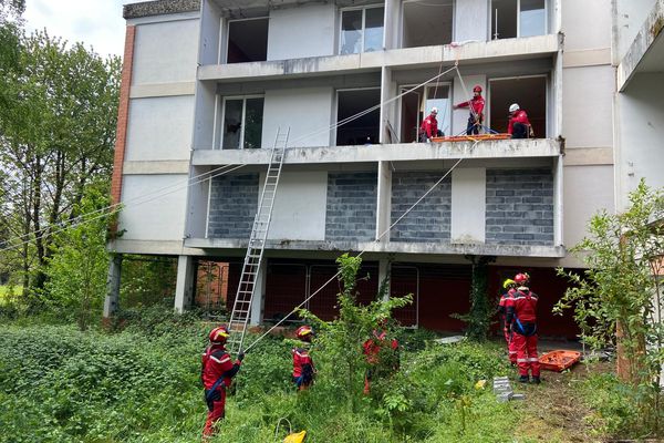 Un immeuble de Monréjeau, en Haute-Garonne, a été particulièrement touché par ce tremblement de terre fictif.