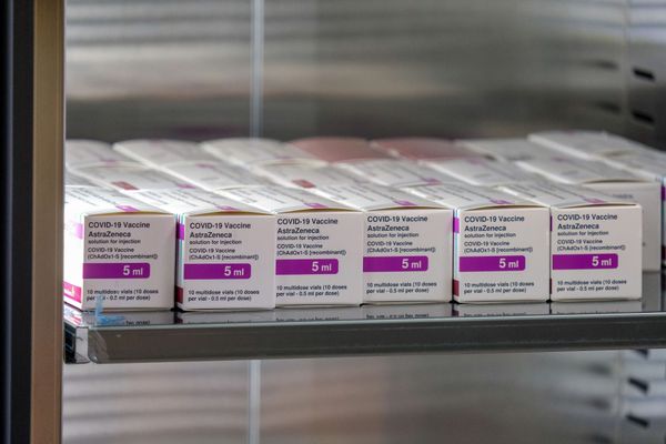 Le vaccin AstraZeneca suspendu à l'avis des autorités de santé européennes.