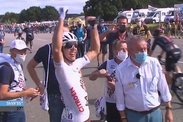 La joie du coureur normand Benoît Cosnefroy après sa victoire ce dimanche 29 aout sur la Bretagne Classic de Plouay