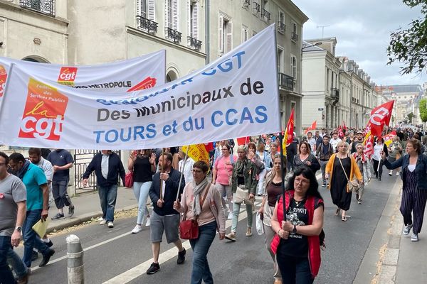 Un cortège d'environ 300 personnes a défilé dans les rues de Tours