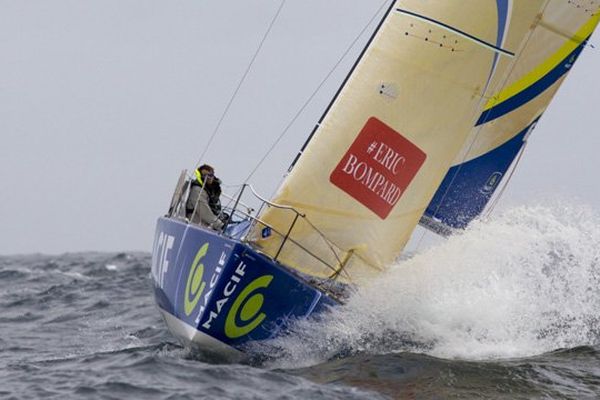 Charlie Dalin (Macif 2015) sur la troisième étape de la Solitaire Bompard Le Figaro entre Paimpol et La Rochelle