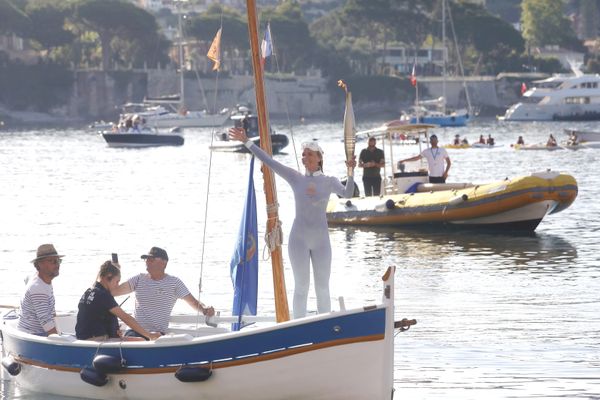 Le début d'une belle journée, quand Alice Modolo sur un pointu amène la flamme à terre ce 18 juin à Villefranche.