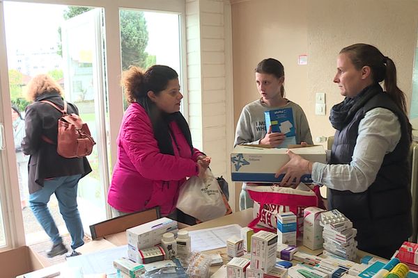 Les dons de médicaments affuent à l'association "amicale des libanais de Dijon" ce samedi 5 octobre