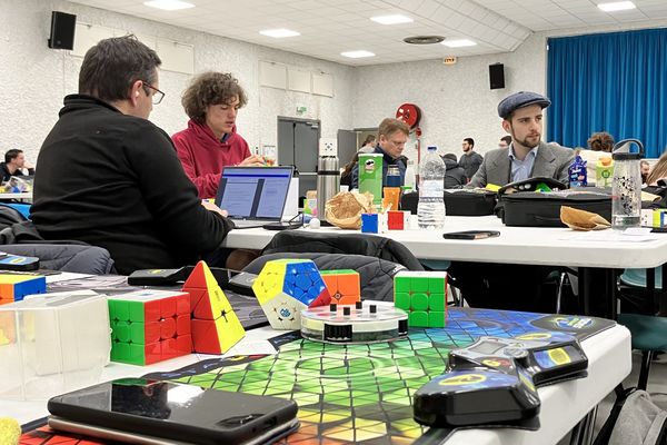 Ils sont 80 Rubik's cubeurs à participer au championnat organisé à Charantonay, ce week-end du 6 et 7 janvier.