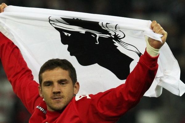 Le gardien corse, Jean-Louis Leca, avait brandi le drapeau de l'Ile de Beauté lors du match.