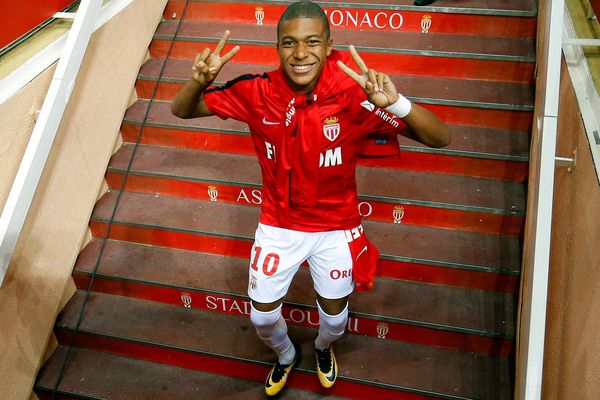 Le kid de Bondy, Mbappé tout souriant, ici en août 2017. C'est bien le club de la principauté qui l'a propulsé au sommet du football mondial.