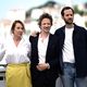 L'actrice Emmanuelle Bercot, Frédéric Tellier, réalisateur du film "L'abbé Pierre : Une vie de combats", biopic sorti fin 2023 avec Benjamin Lavernhe dans le rôle-titre à Cannes.