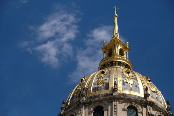 Sur les réseaux sociaux, nombre d'internautes dénoncent un "reniement" du patrimoine français.