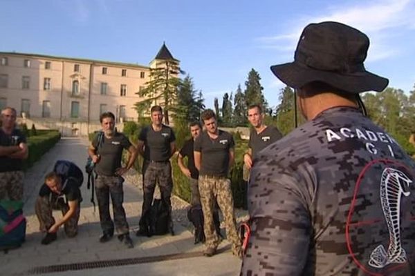 Un ancien du GIPN propose des stages commando au Pic Saint-Loup, dans l'Hérault - septembre 2016