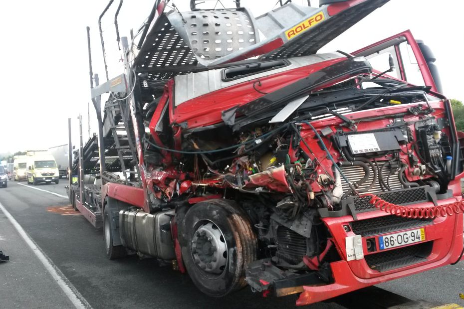 Châtellerault : accident entre deux camions sur l'autoroute A10