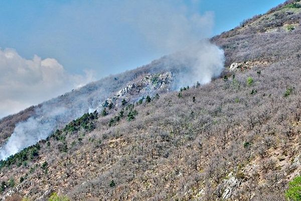 Six hectares de végétation ont brûlé, ce lundi 10 avril, à Ardes-sur-Couze (Puy-de-Dôme)